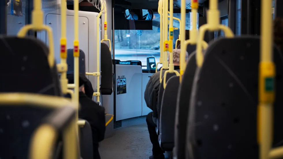 "Idag var det en busschaufför som körde alldeles för fort. Han körde 50 på en 30-väg och det var väldigt otrevligt. Anledningen till att han körde för fort var för att han hade kört fel för att han pratade i telefon", skriver insändarskribenten. (Arkivbild)