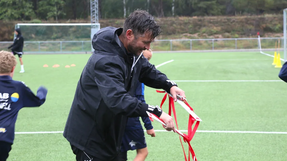 Fotbollstränaren Christophe Lallet har startat 