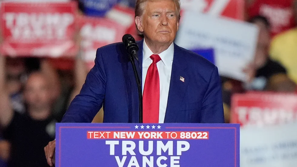 Donald Trump vid valmötet i Long Island.