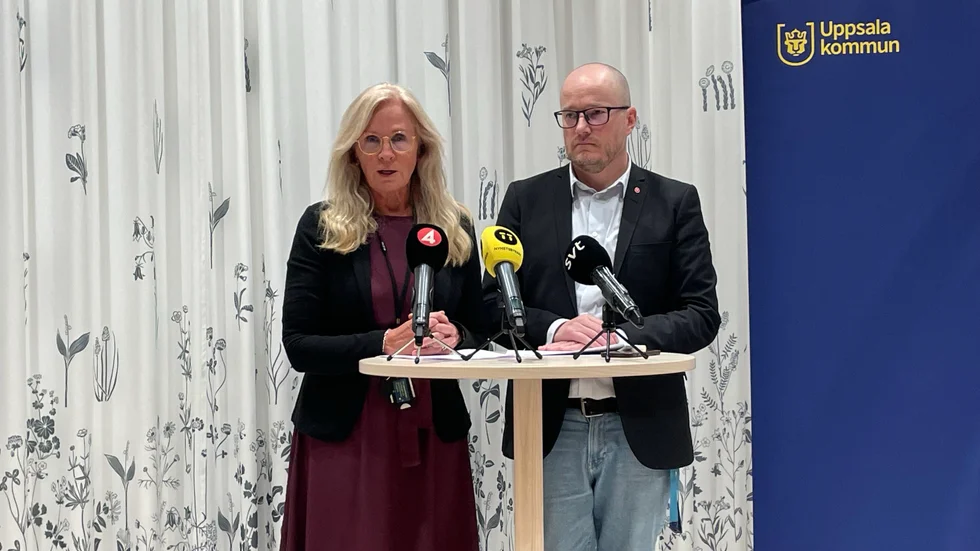 Lenita Granlund och Tobias Smedberg på pressträff den 28 november för att prata om en rapport om kommunens agerande i hemtjänstskandalen.