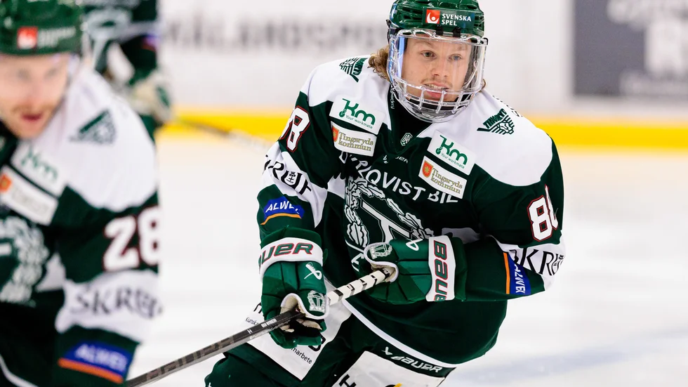 Linus Hedman åkte på en riktigt otäck tackling 27:e september, när hans Tingsryd mötte Nybro. Knappt två månader senare kunde han göra en rekordsnabb comeback.