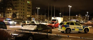 Skottlossning mot lägenhet – flera personer i bostaden