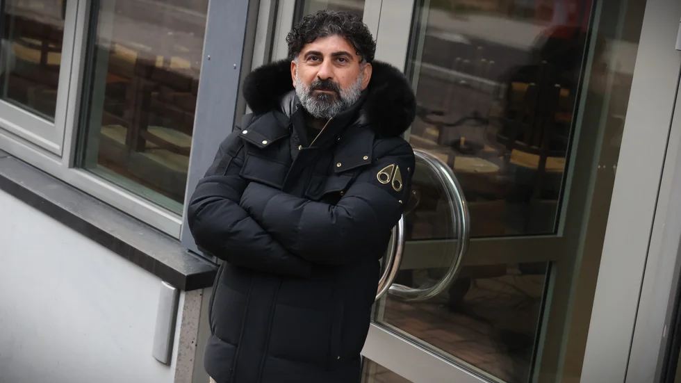 Lazlo Heriri (tidigare Hozan Heriri) har bytt namn på grund av kärleken till den krog han är med och driver. Restaurangen som ska öppnas i Ebbepark ska ha samma namn som den i Hjulsbro, nämligen Laszlos.
