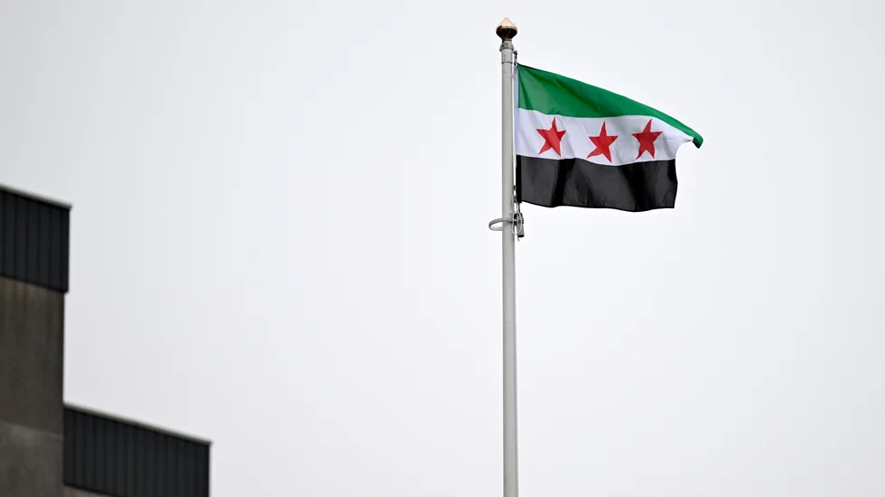 Utanför Syriens ambassad i Danderyd.