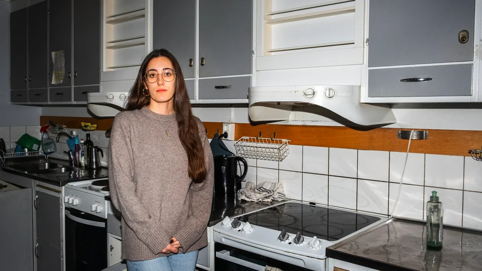 Maria Moreno vill inte längre använda köket i korridoren utan går till en annan korridor för att laga mat.