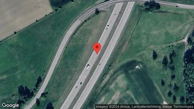 Stopp i ett körfält på grund av en stillastående fordon på E4