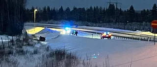 Singelolycka på väg 97 – personbil har voltat