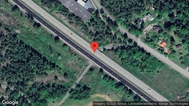 En lastbil i trafikolycka på väg 53