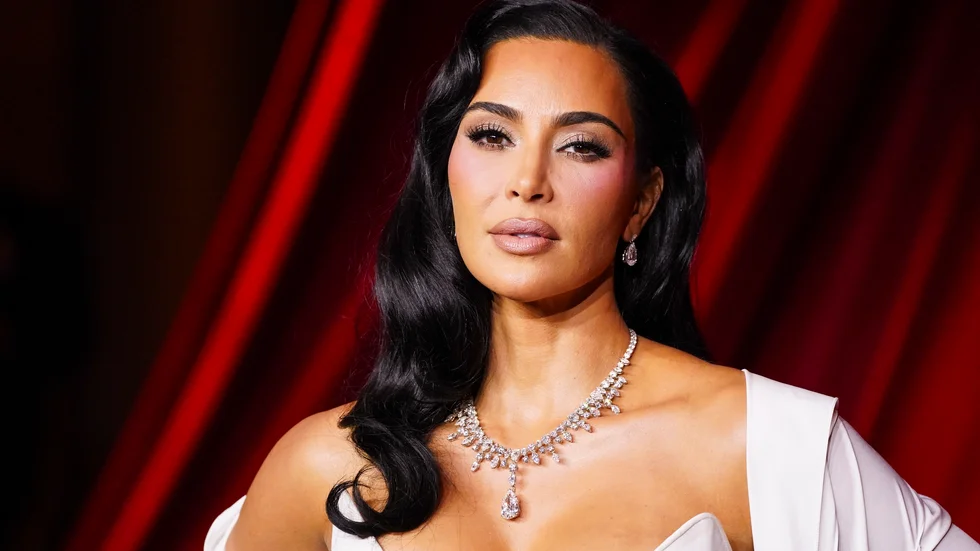 Kim Kardashian stäms för förtal av utpekad man.