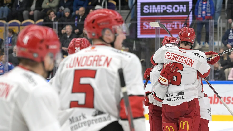 Almtuna jublar efter William Proos segermål mot Oskarshamn.