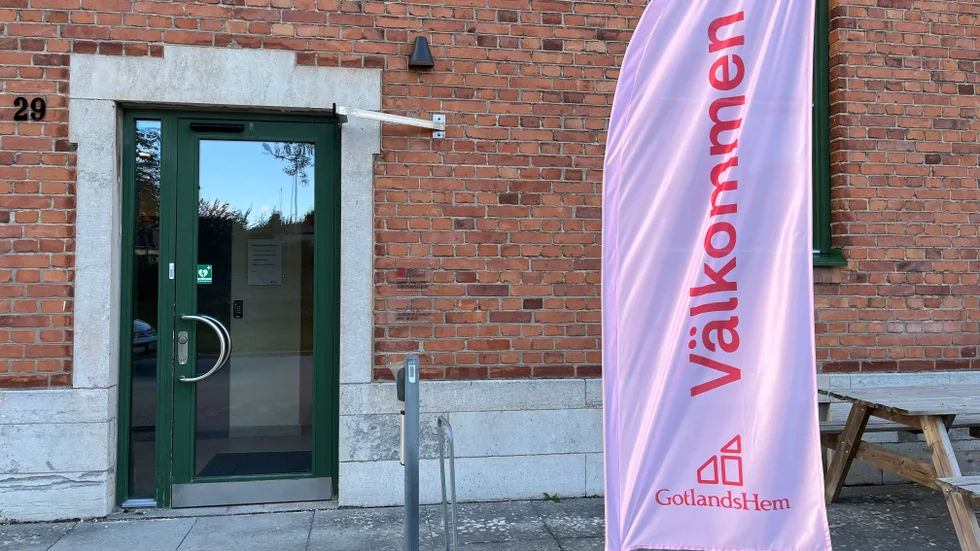 Gotlandshems Lina Runander går ut med att bolaget vill börja ta betalt av dem som står i Gotlandshems kö.