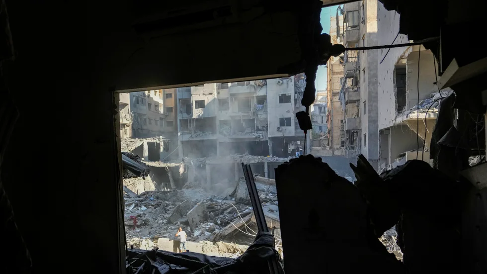 Skribenterna menar att Israel ägnar sig år statsterrorism i Libanon.