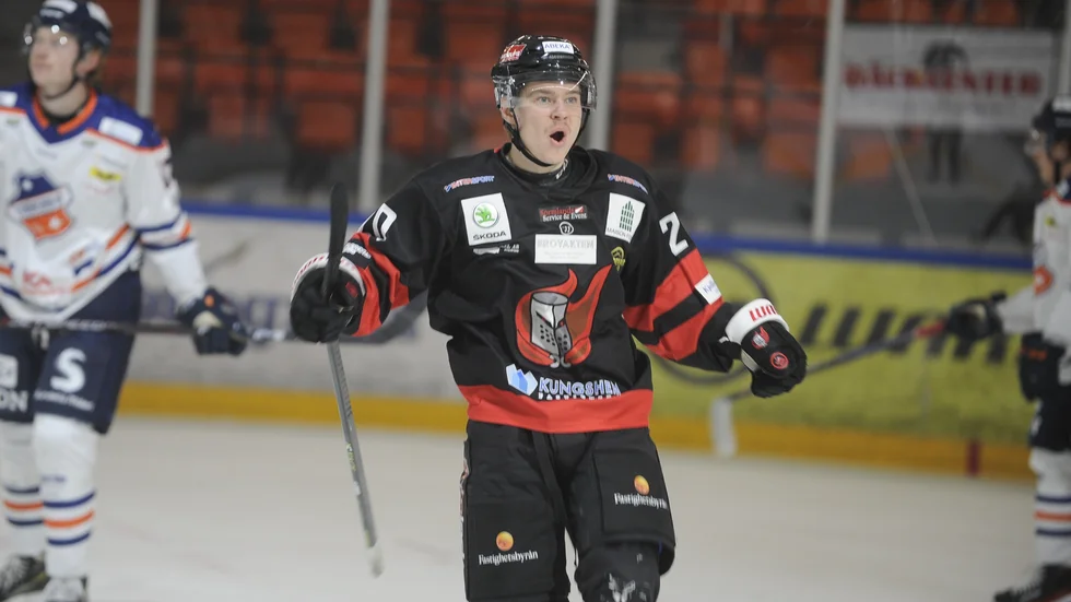 Martin Tyllander gjorde avgörande 4-3 mot Lindlöven. Nyköpings SK spelar därmed vidare.