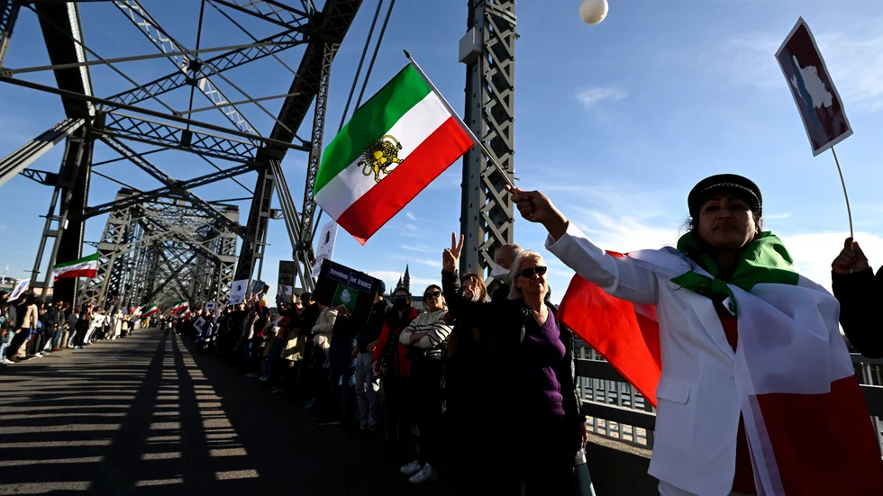 Manifestation i Kanada som stödjer regimkritiska protester i Iran.