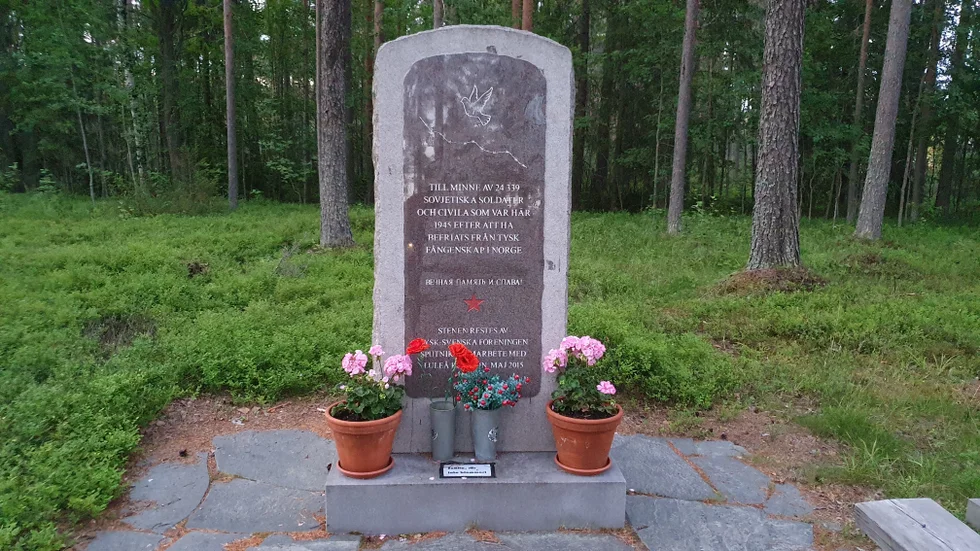 Minnesstenen över de sovjetiska krigsfångarna i Karlsvik.