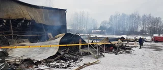 Explosion på bilföretaget som brann igår – nya lågor slog upp