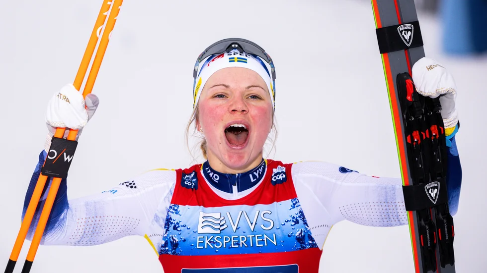 Emma Ribom firar segern.