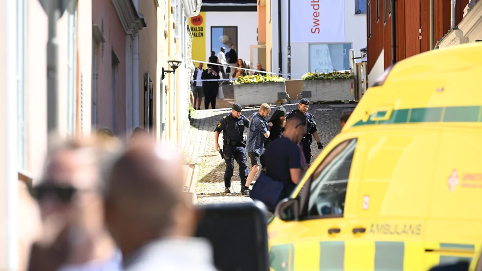 Här grips den nu dömde mördaren mitt i folkvimlet under sommarens politikervecka i Visby. 