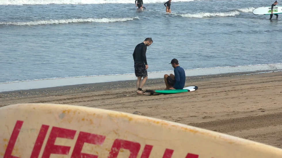 Turister på Kuta beach, Bali. Utländska turister kommer inte att påverkas av Indonesiens nya brottsbalk, hävdar myndigheterna. Arkivbild.