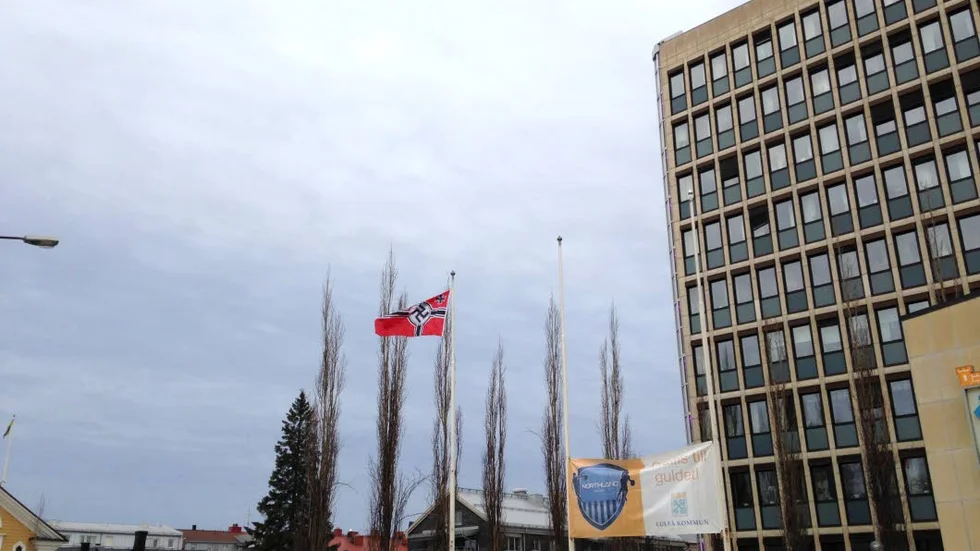 hITLERS FÖDELSEDAG. Då passade någon eller några hissade en flagga med ett hakkors i centrala Luleå.
