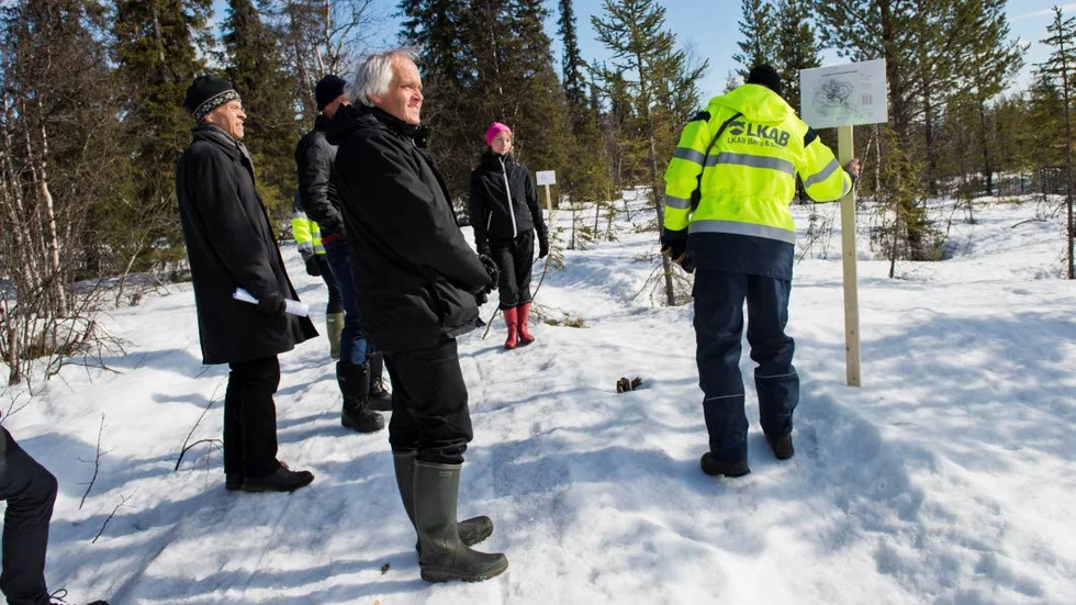 HUVUDFÖRHANDLING. Under onsdagen besökte företrädare från Mark- och miljööverdomstolen, Naturvårdsverket och Havs- och vattenmyndigheten området för Mertainen-gruvan utanför Svappavaara.
