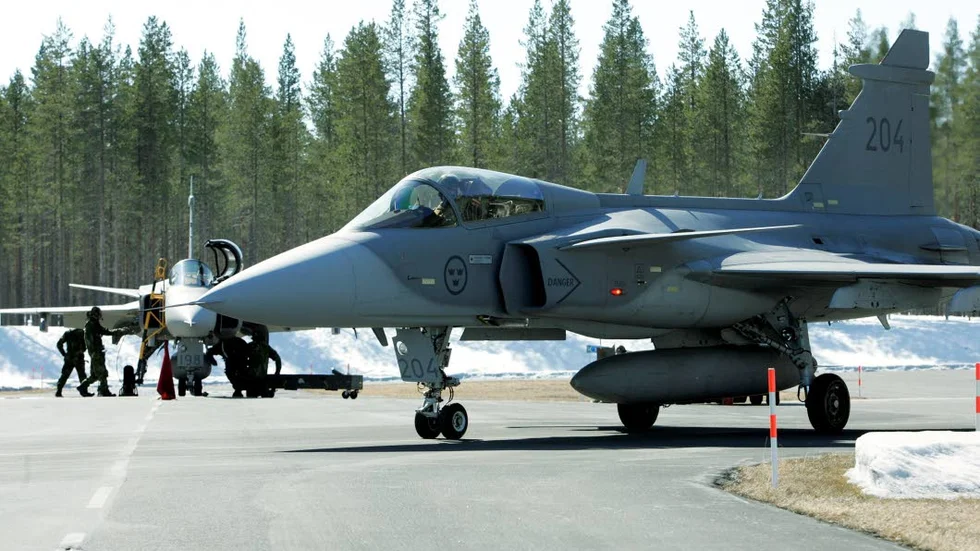 NSD 5/3; oron i Ukraina och en stor rysk övning gör att plan från F21 i Luleå stationeras på Gotland.