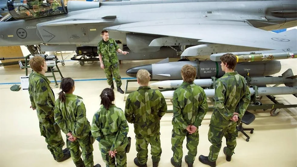 F 21 har anställt 100 soldater.