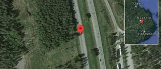 Flera stillastående personbilar på E4 - helt stopp i ett körfält