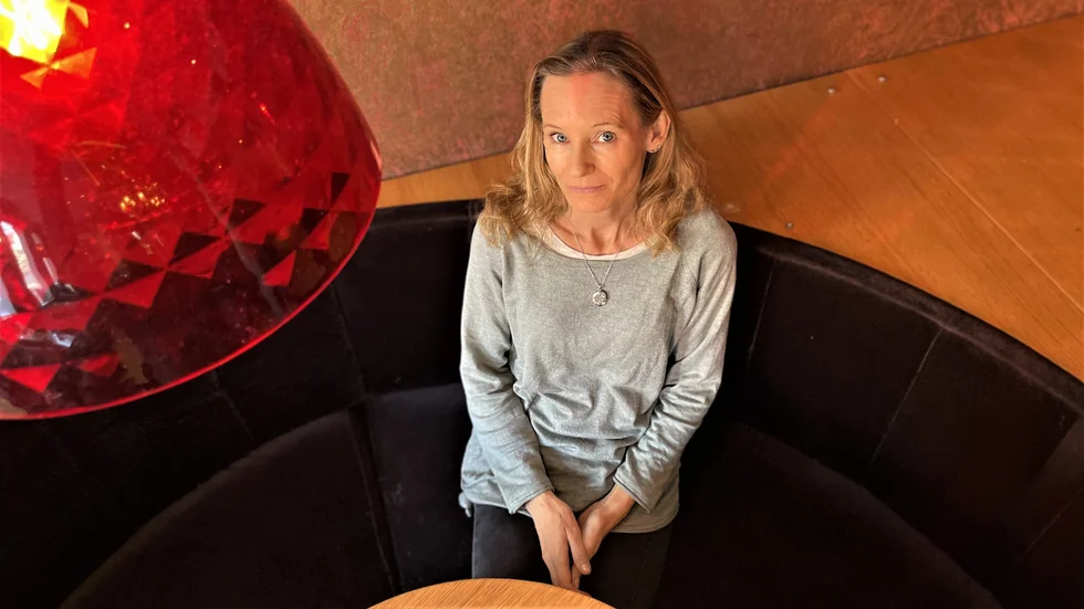 Johanna Wallin, författare från Uppsala, har skrivit en bok om sitt letande efter sin försvunna pappa.