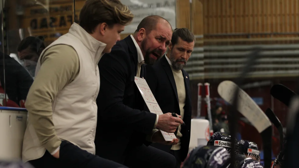 VIK-tränaren Nichlas Falk ser de två sista matcherna i grundserien som mycket viktiga i förberedelserna inför det stundade kvalspelet.