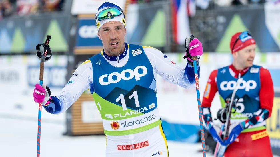 Calle Halfvarsson kör den avslutande sträckan för Sverige i fredagens VM-stafett.
