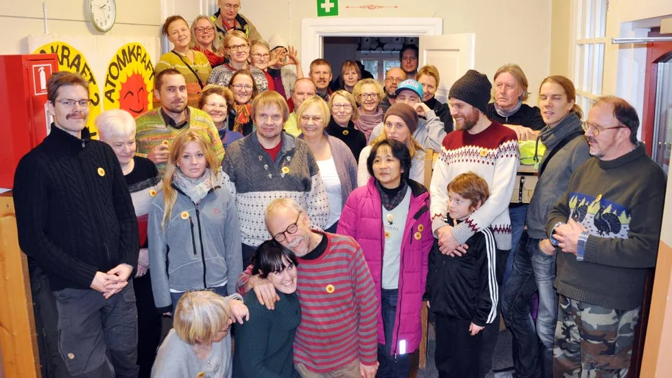 MOTSTÅNDARE. Ett 40-tal norrbottningar och västerbottningar deltog i helgen i en ljusmanifestation mot det planerade bygget av ett kärnkraftverk i Pyhäjoki.