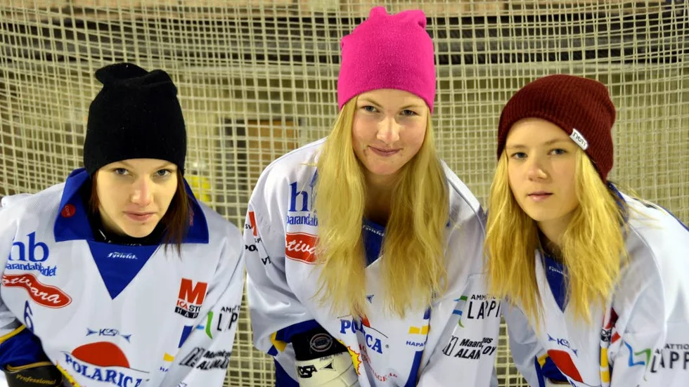 Överfall. Linda Lohiniva skadades i matchen mot Skirö och HT Bandys tränare Anders Strömbäck beskriver situationen som "det värsta överfall jag skådat".