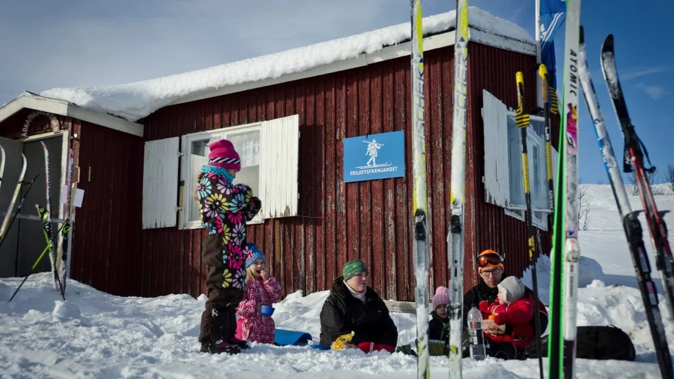 POPULÄR. Till sommaren kommer arbetet med att rusta upp friluftsleden upp till den välbesökta Ädnamvaarastugan  att påbörjas.