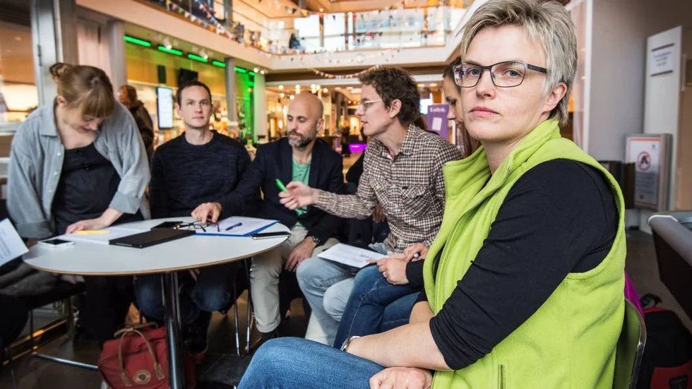 Arga. Mona Nykänen, folkinitiativet, säger att Socialdemokraternas nej till folkomröstning skapat ett enormt raseri i sociala medier.