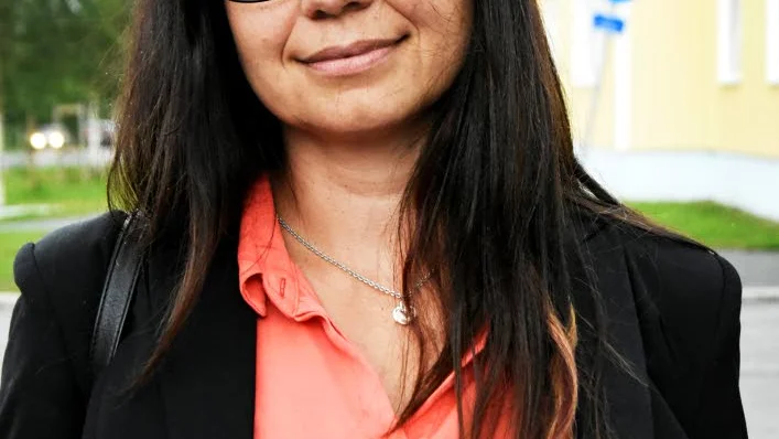 VILL UTREDA FASTIGHETSSKATTEN. "En utredning kan titta på om pengar kan tillfalla regionerna", säger Helena Lindahl (C), riksdagsledamot från Västerbotten som engagerat sig i Vattenfallsjobben.