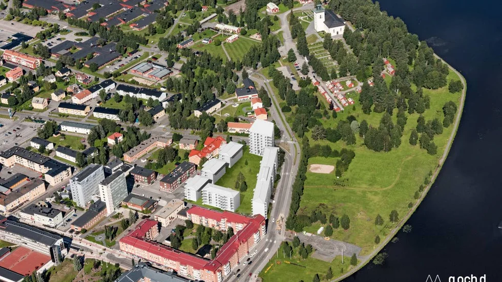 PLANFÖRSLAG. Förslaget till ny detaljplan för kvarteret Enen i Bodens centrum är det område som här på skissen är illustrerat med ett antal vita hus varav ett lite högre i ena hörnan av området.