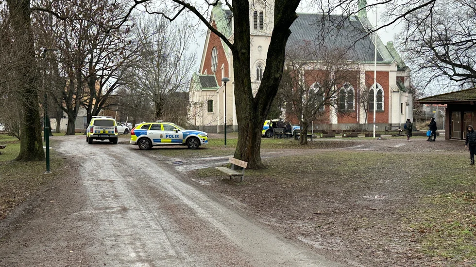 Polisen sökte under torsdagen efter gärningspersoner kring Mikaelsgården i Uppsala.
