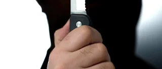 Hotade våldta kvinna med kniv
