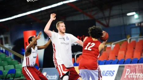 Johan Åkesson och Urule Igbavboa har fått sällskap av en lång kollega. För när LF Basket gjorde klart med Conor Grace innebar det samtidigt att Luleålaget numera är ett av de längsta lagen i ligan. LF har numera sex spelare som är över två meter långa.