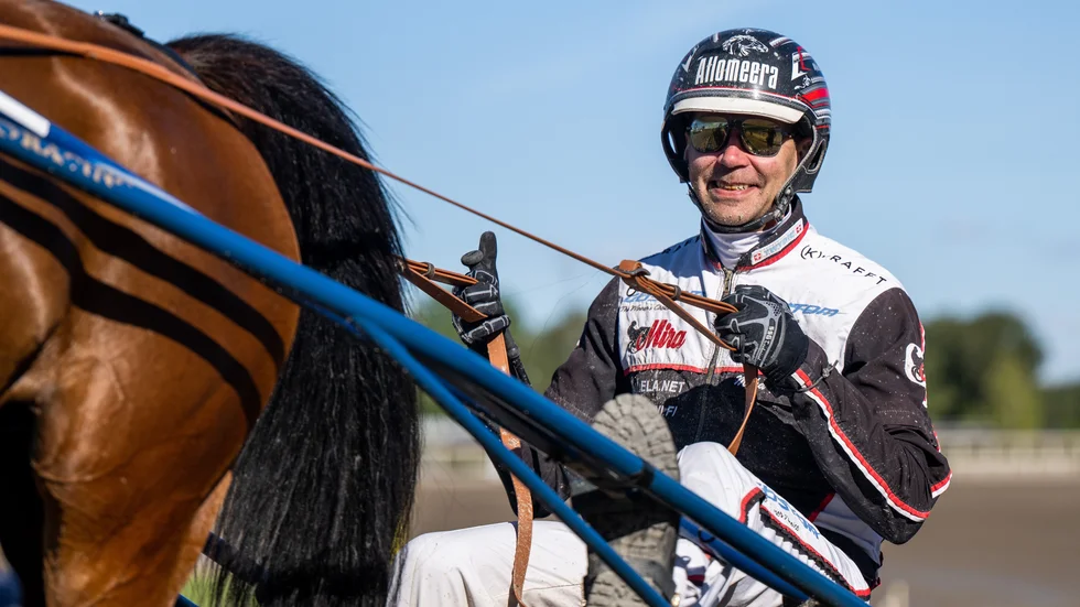 Mika Forss vann två av loppen på Bodentravet torsdag kväll. Den finländske catchdrivern håller ett bastant grepp om körsvensligan på Bodentravet.