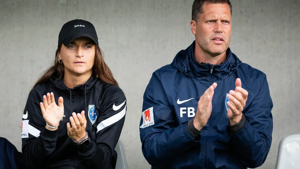 Elena Sadikus kontrakt med Eskilstuna United avslutas i och med klubbens tvångsdegradering till Elitettan. I fredags lämnade även Fredrik Bernhardsson klubben.