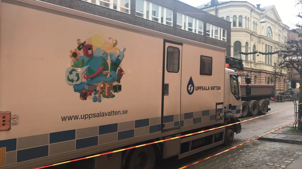 Uppsala Vatten var på plats på Bangårdsgatan även under måndagen.
