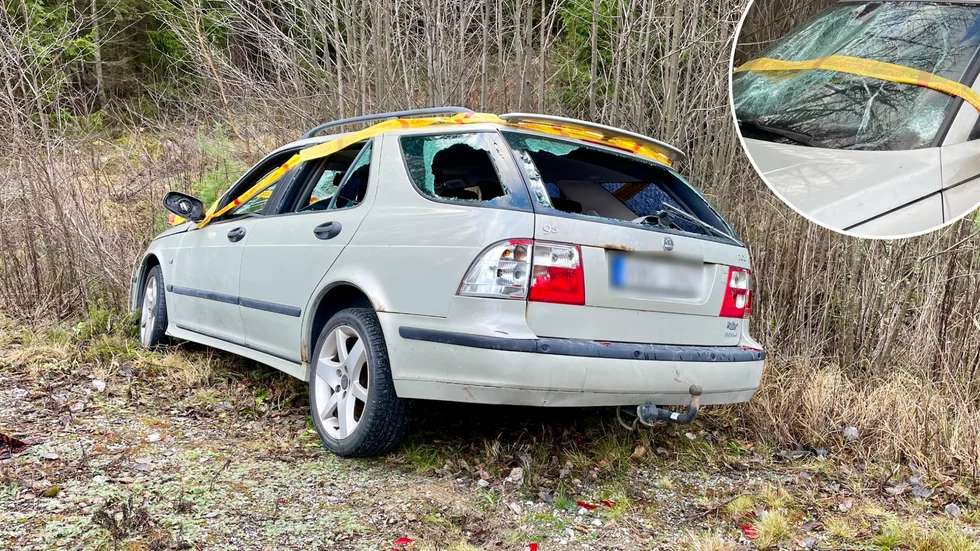 En bil har dumpats och slagits sönder utanför Katrineholm. 