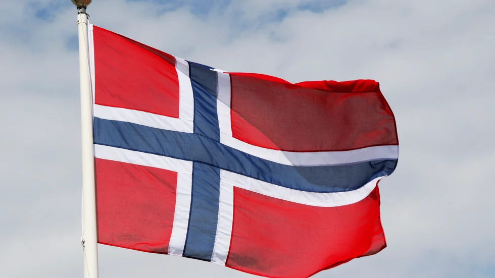 Tre norrmän misstänks ha skjutit spetshjortar på en otillåten tid på jaktmarker som tillhör en gård i Katrineholms kommun.