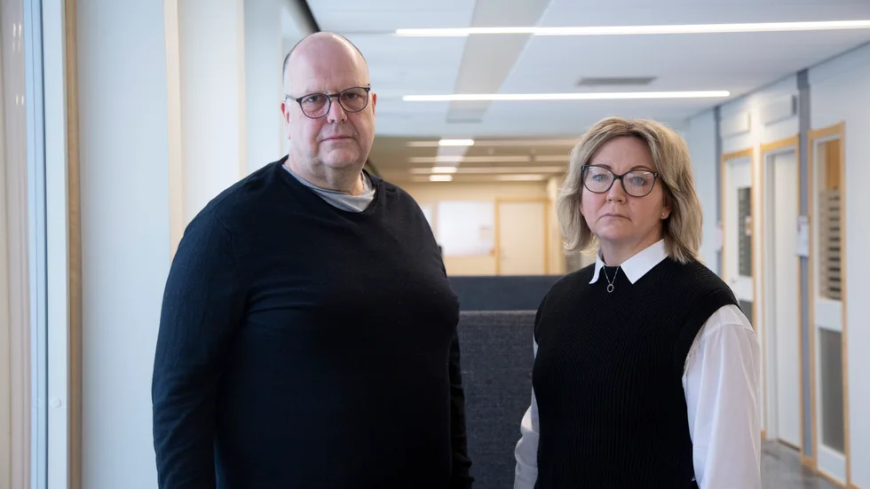Sven-Gösta Pettersson (S), ordförande i socialnämnden och Eva Börjesson Öman, socialchef, menar att den ekonomiska strategin ligger fast.