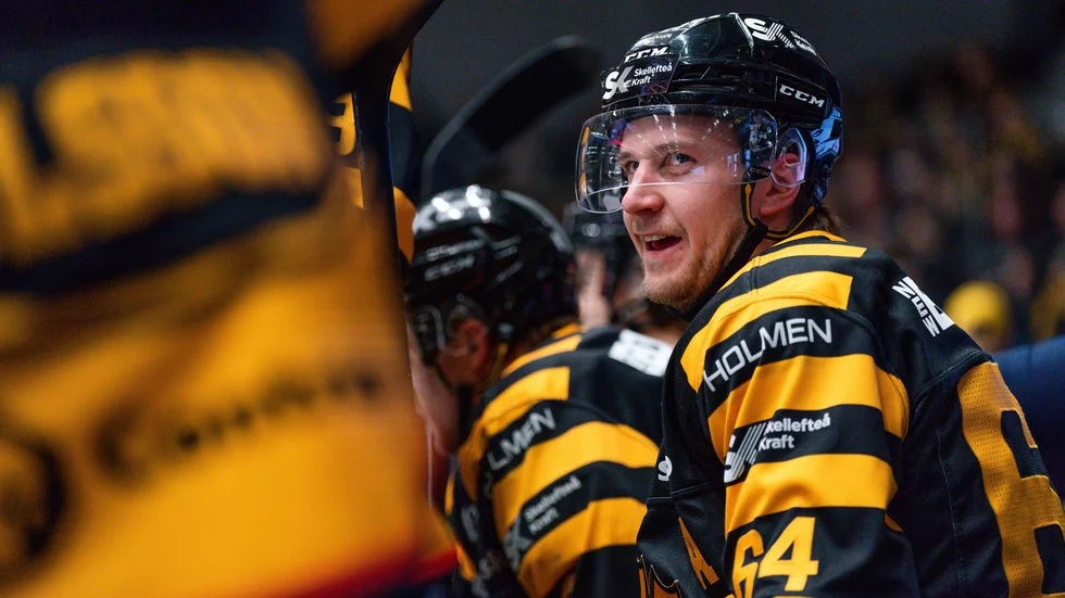 Jonathan Pudas och AIK möter Färjestad i en sexpoängsmatch i Karlstad under lördagen. 