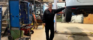 Han är bilmekanikern som gillar när det går fort • "Snabba urladdningar, det är jätteskoj!" • Har haft verkstad i snart 37 år