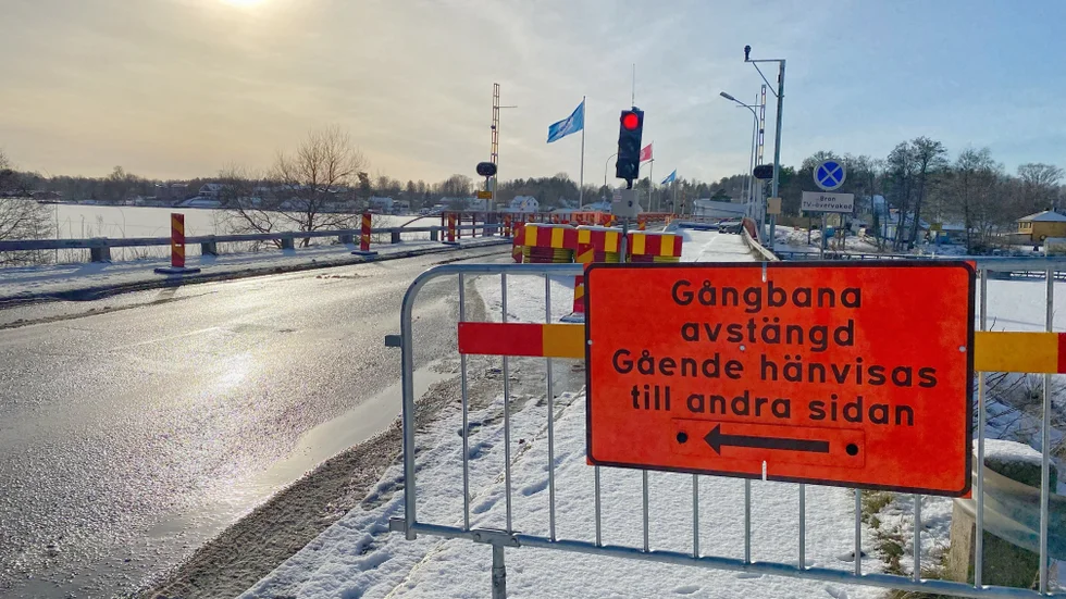 För åtminstone andra gången har broreparationen störts av en stöld.