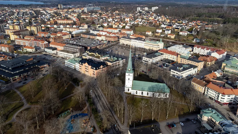 Vi vill satsa på Motalabor och ett starkare samhälle, inte fler privatiseringar eller lyxprojekt, skriver debattskribenterna.